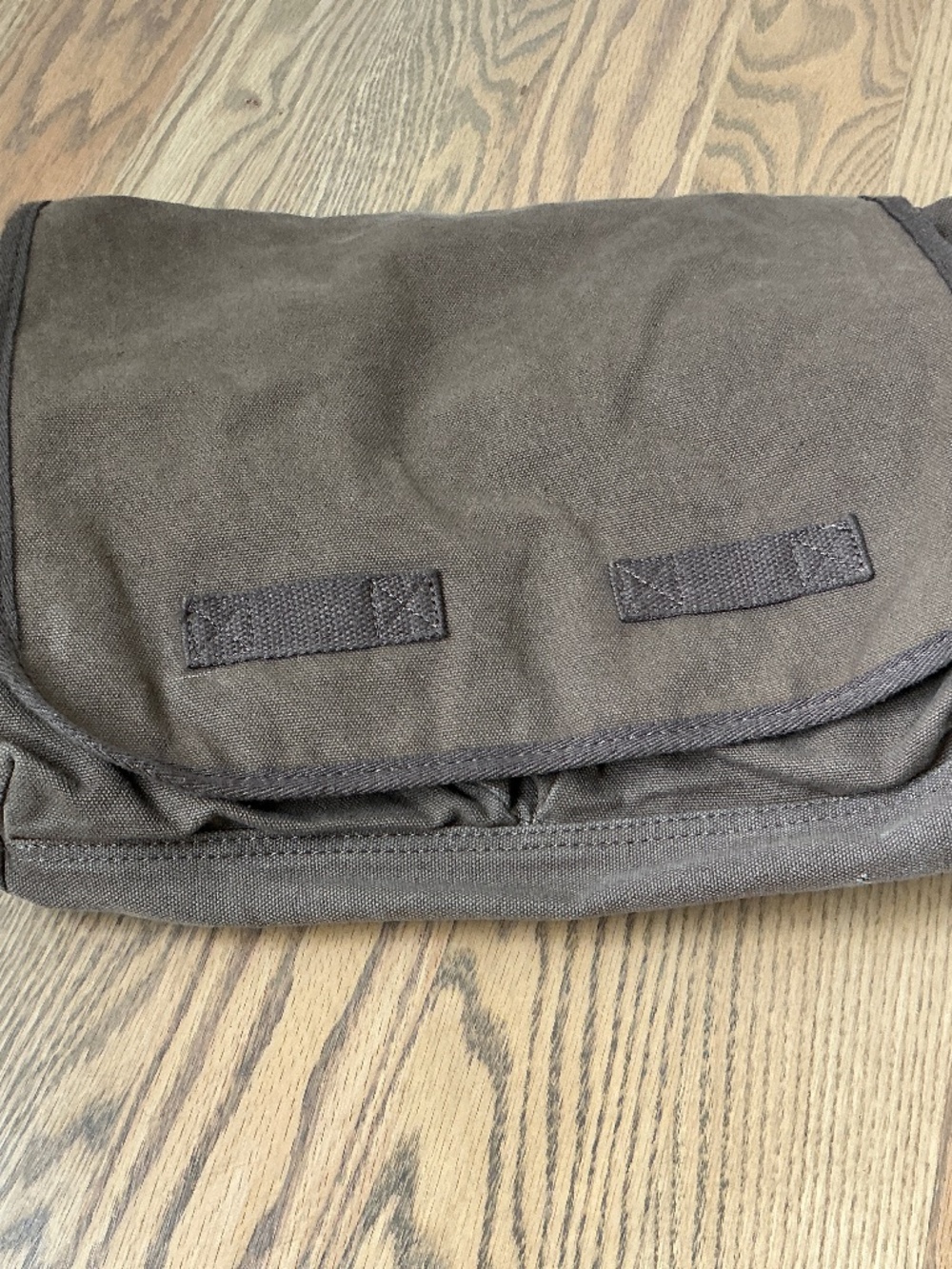 Sweet Briar Brown Canvas Stachell with adjustable strap.Multiple pockets